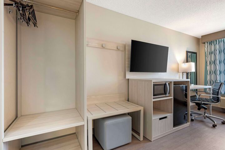 Room 33 of 45