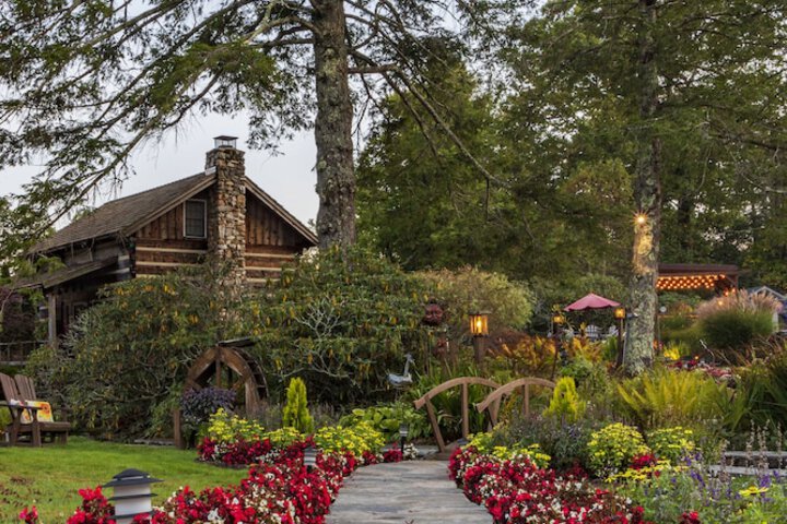 Hotel Exterior 51 of 64