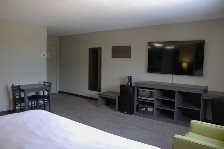 Boarders Inn & Suites