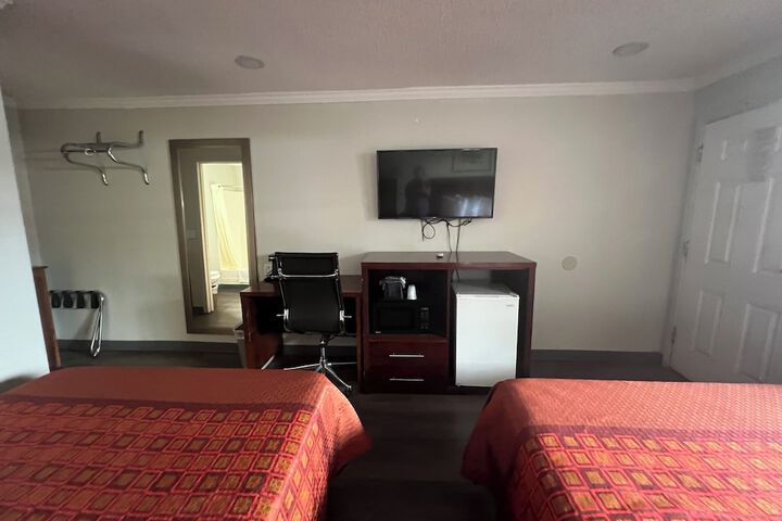 Golden Eagle Motel