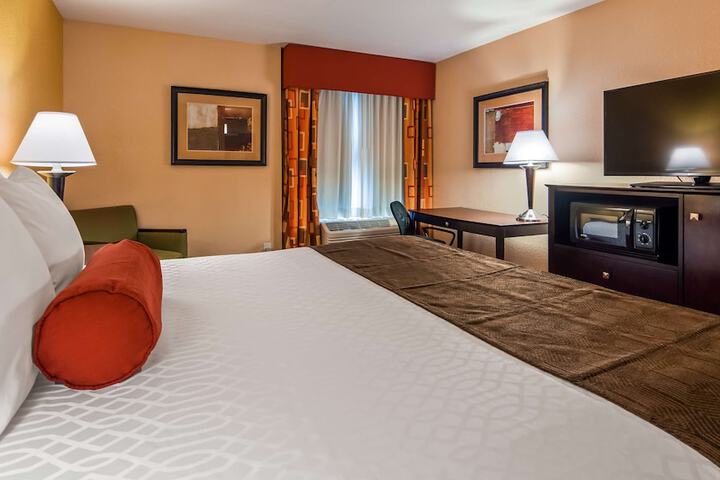 Best Western Plus Parkway Hotel