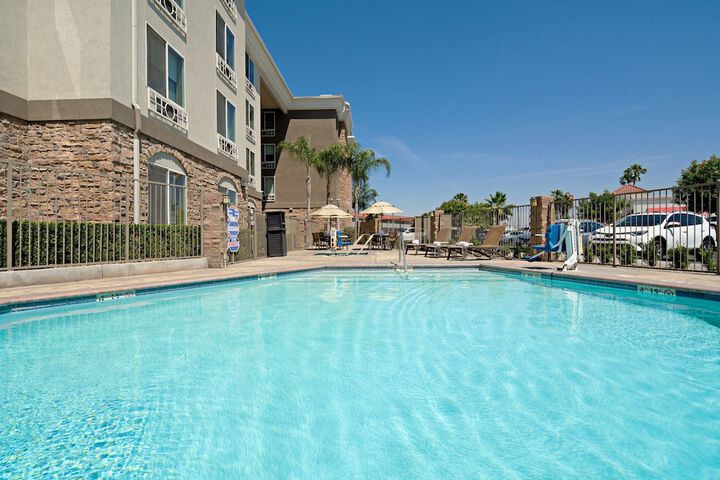 Pool 6 of 35