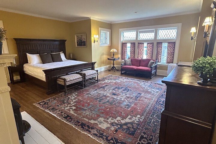 Room 12 of 19
