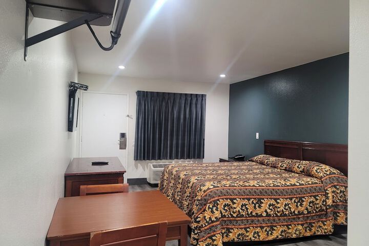 Room 70 of 89
