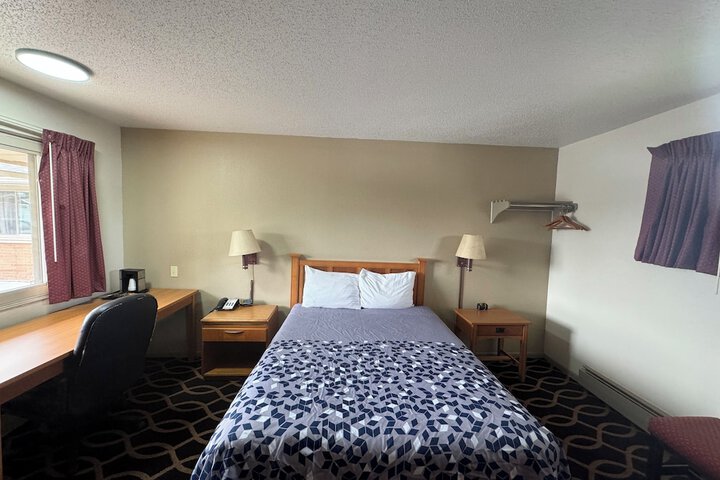 Room 9 of 13