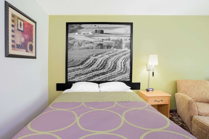 Room 13 of 40