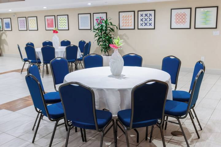 Ballroom/Hall 53 of 65