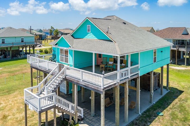 Sunrise Paradise 3 Bedroom Home by RedAwning