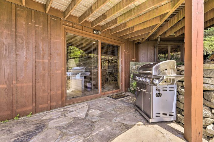 Cozy Studio: Indoor Hot Tub & Inground Pool Access