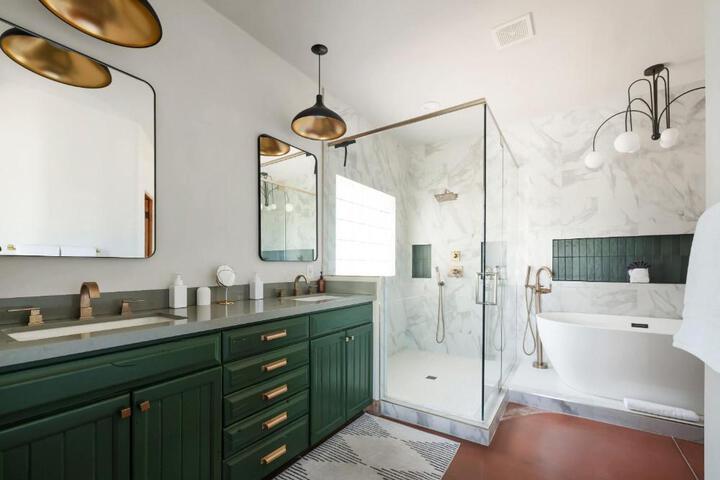 Grand Desert Getaway with Pool and Peloton with Sonos and Office