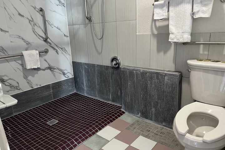 Room 10 of 13