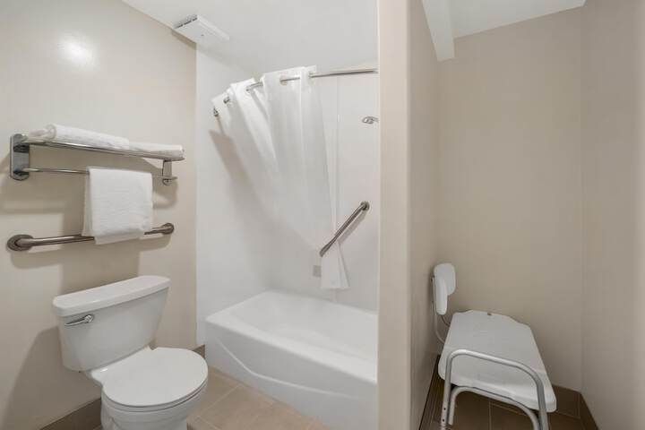 Best Western Plus Northwoods Inn