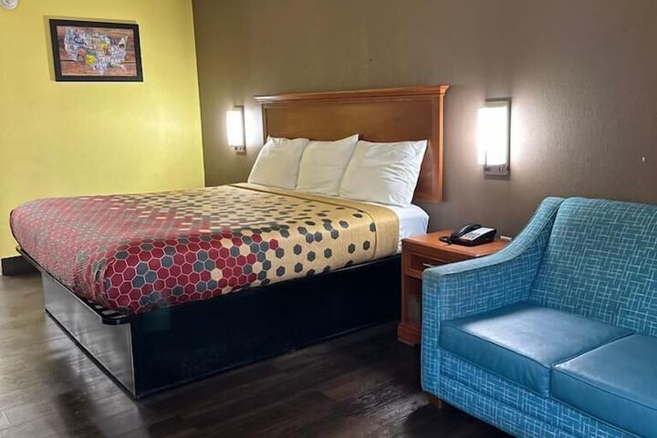 Room 10 of 29