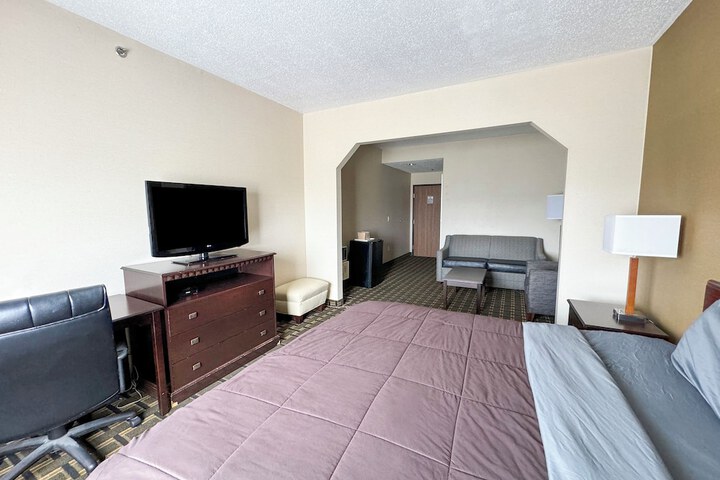 FairBridge Inn & Suites Batavia - Darien Amusement Park