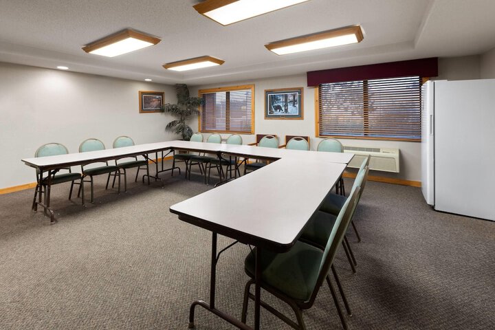 Shell Lake Lodge a Travelodge by Wyndham