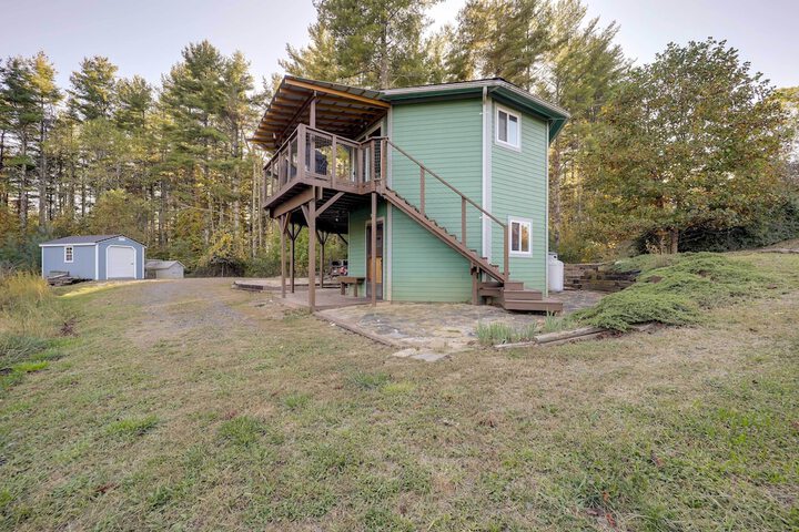 Unique West Jefferson Home w / Fire Pit & Grill!
