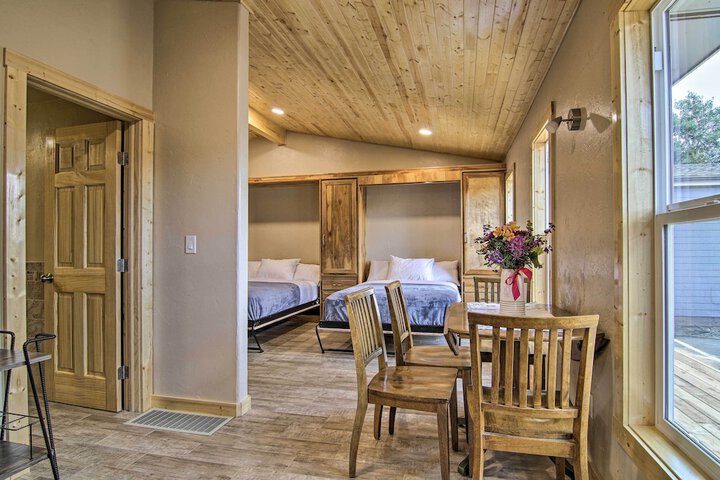 Mountain Cabin Walk to Dining / memorial Park!