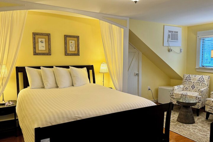 Room 27 of 62