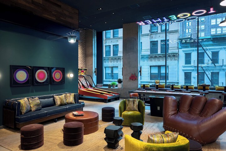 Lounge 55 of 70