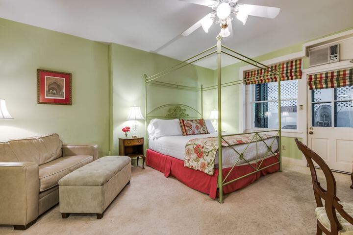 Room 30 of 46