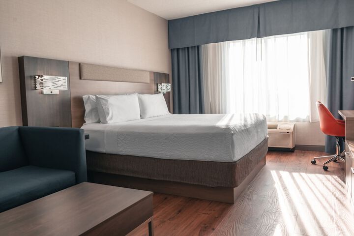 Holiday Inn Express & Suites Kingston Central by IHG
