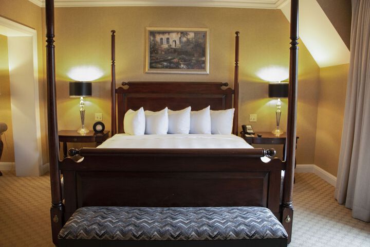Room 42 of 118