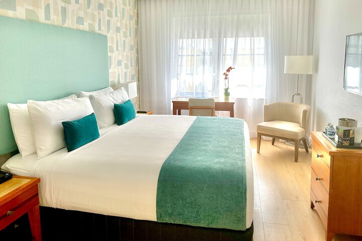 Room 40 of 77