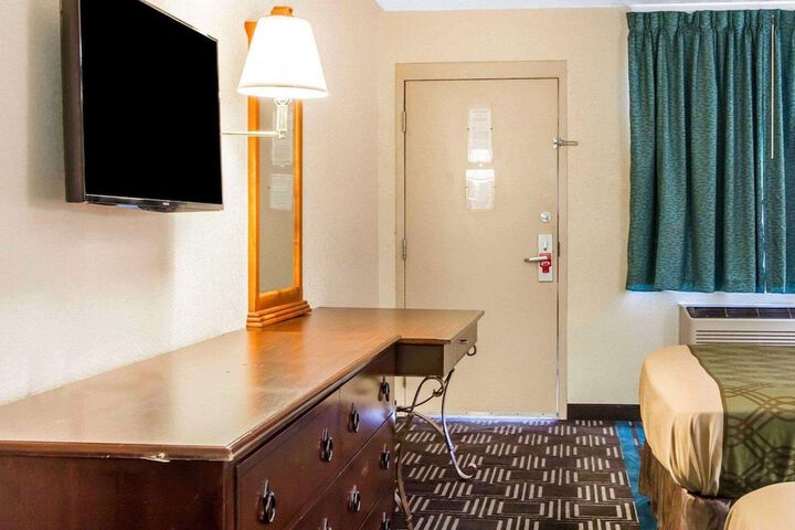 Room 11 of 30