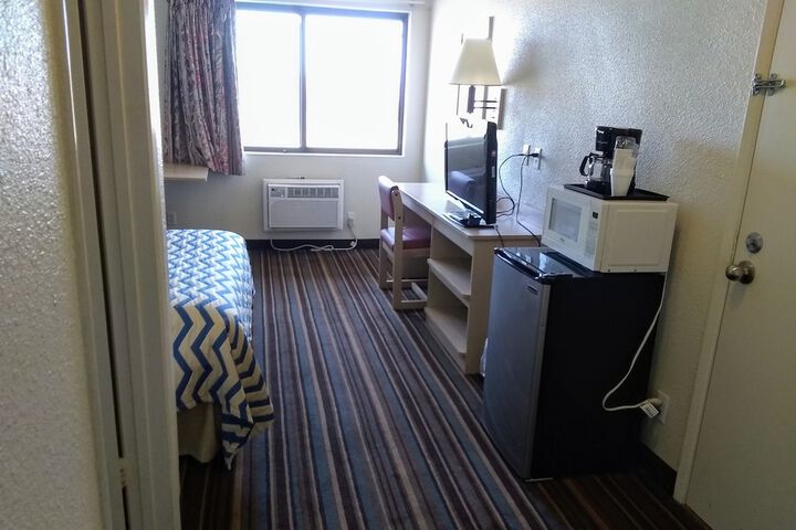 Room 27 of 43