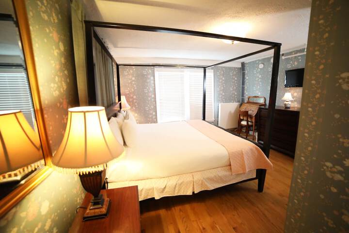 The Kennebunk Inn