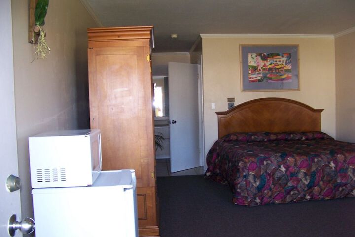Room 12 of 16