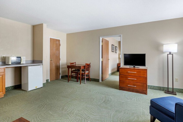 Room 15 of 38