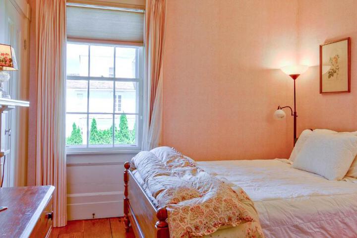 Captain Morse House - Luxury Waterfront, Town, & Beaches - 5 stars
