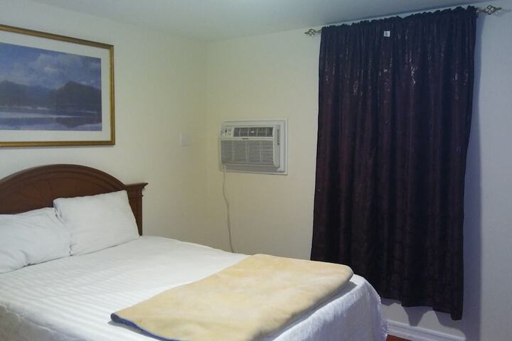 Room 9 of 28
