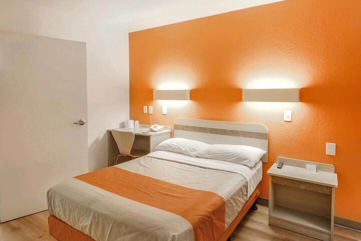 Room 14 of 30