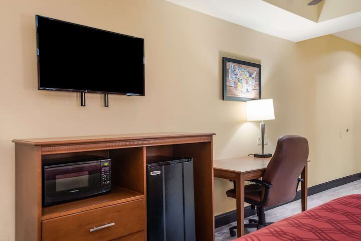 Room 11 of 28