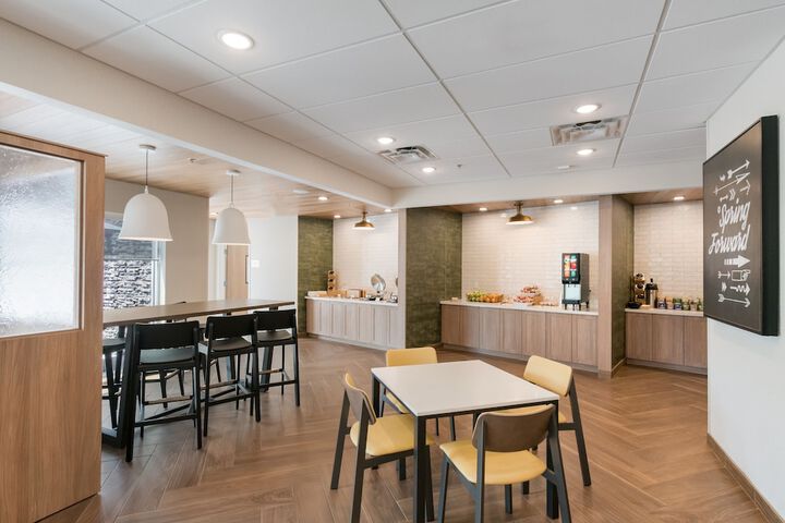 Breakfast/Coffee Service 20 of 22