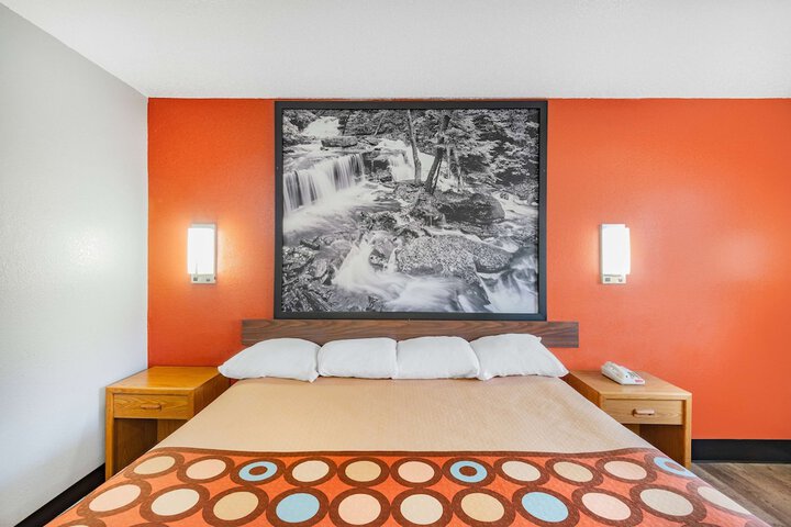 Room 18 of 26