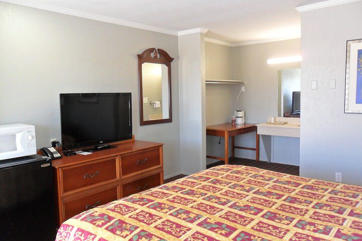 Room 32 of 41