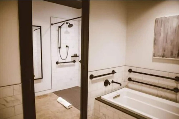 Room 26 of 61