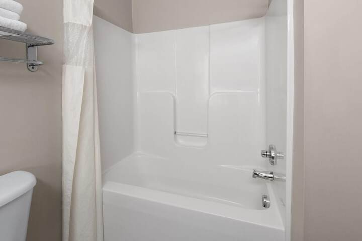Days Inn & Suites by Wyndham Seaford