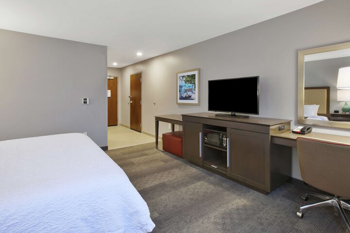 Room 13 of 32