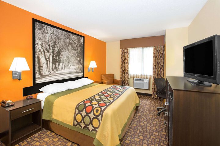Room 4 of 16