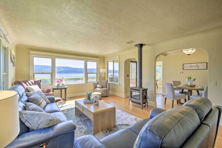 Direct Beach Access: Getaway on Port Orchard!