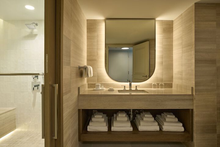 VEA Newport Beach a Marriott Resort & Spa