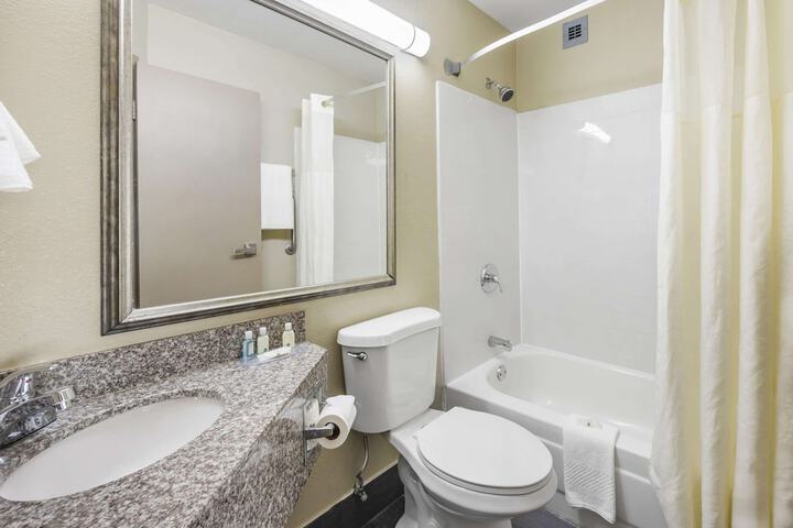 Room 32 of 35