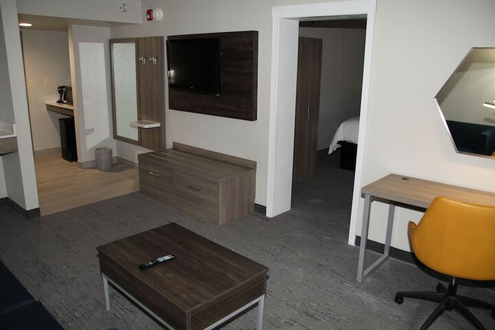 Room 35 of 90
