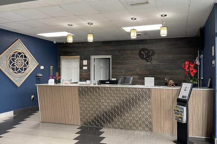 Travelers Inn & Suites Forest City