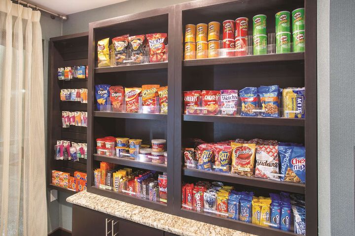 La Quinta Inn & Suites by Wyndham OFallon IL - St. Louis