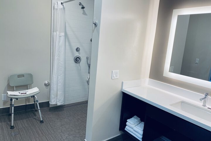 Room 8 of 11